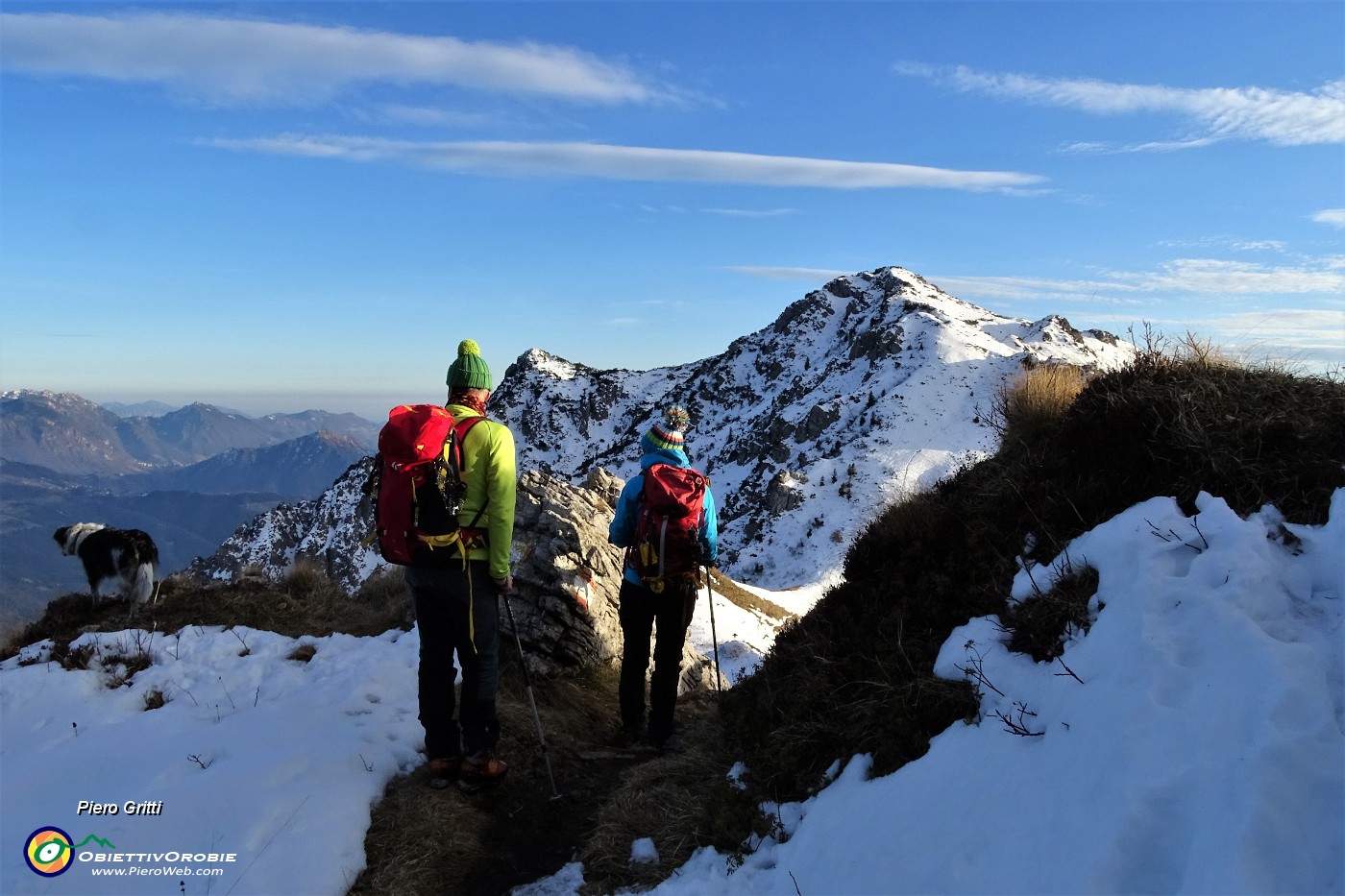 82 In discesa al Passo di Grialeggio con vista in Cancervo.JPG